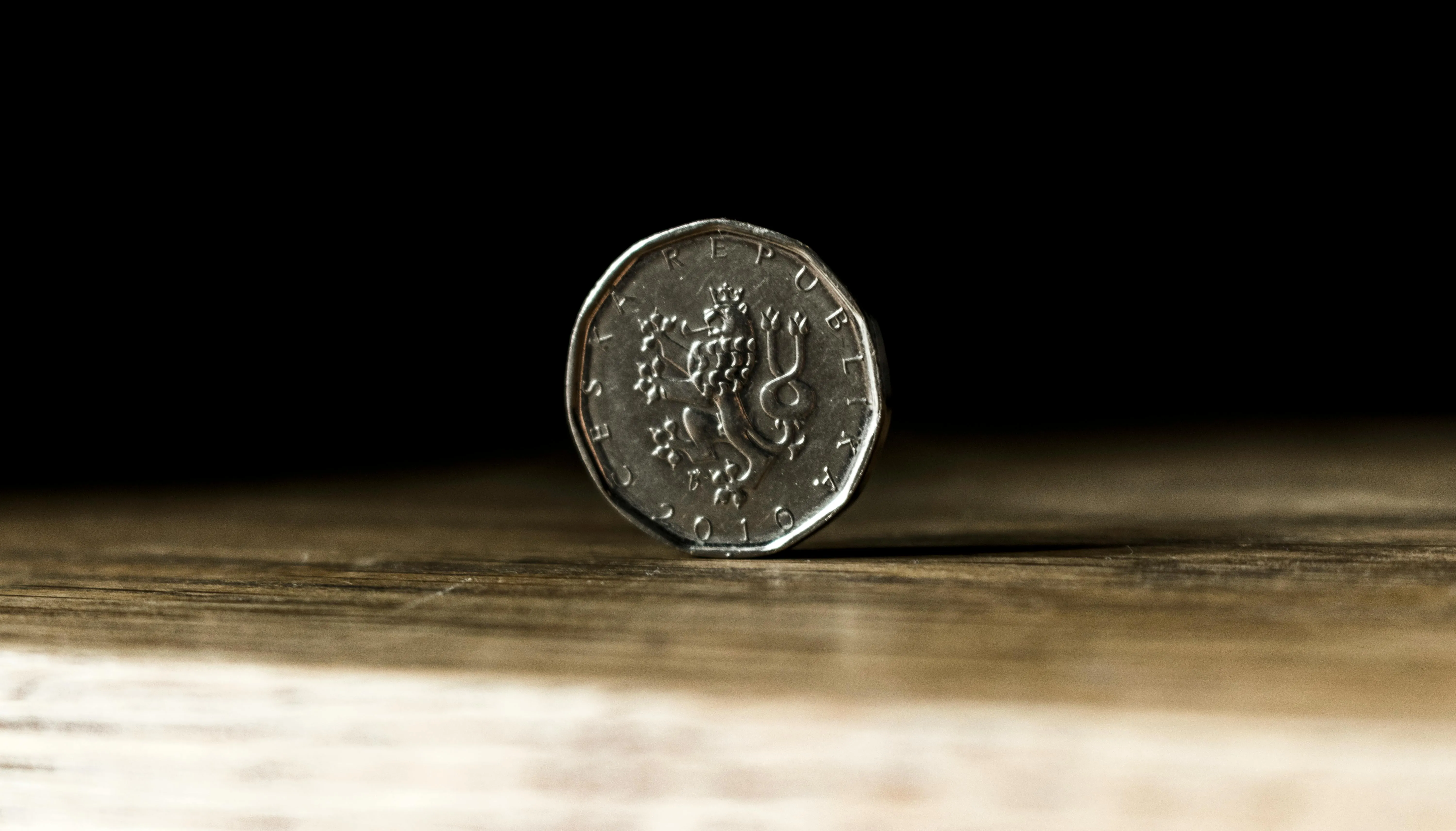 es in finance