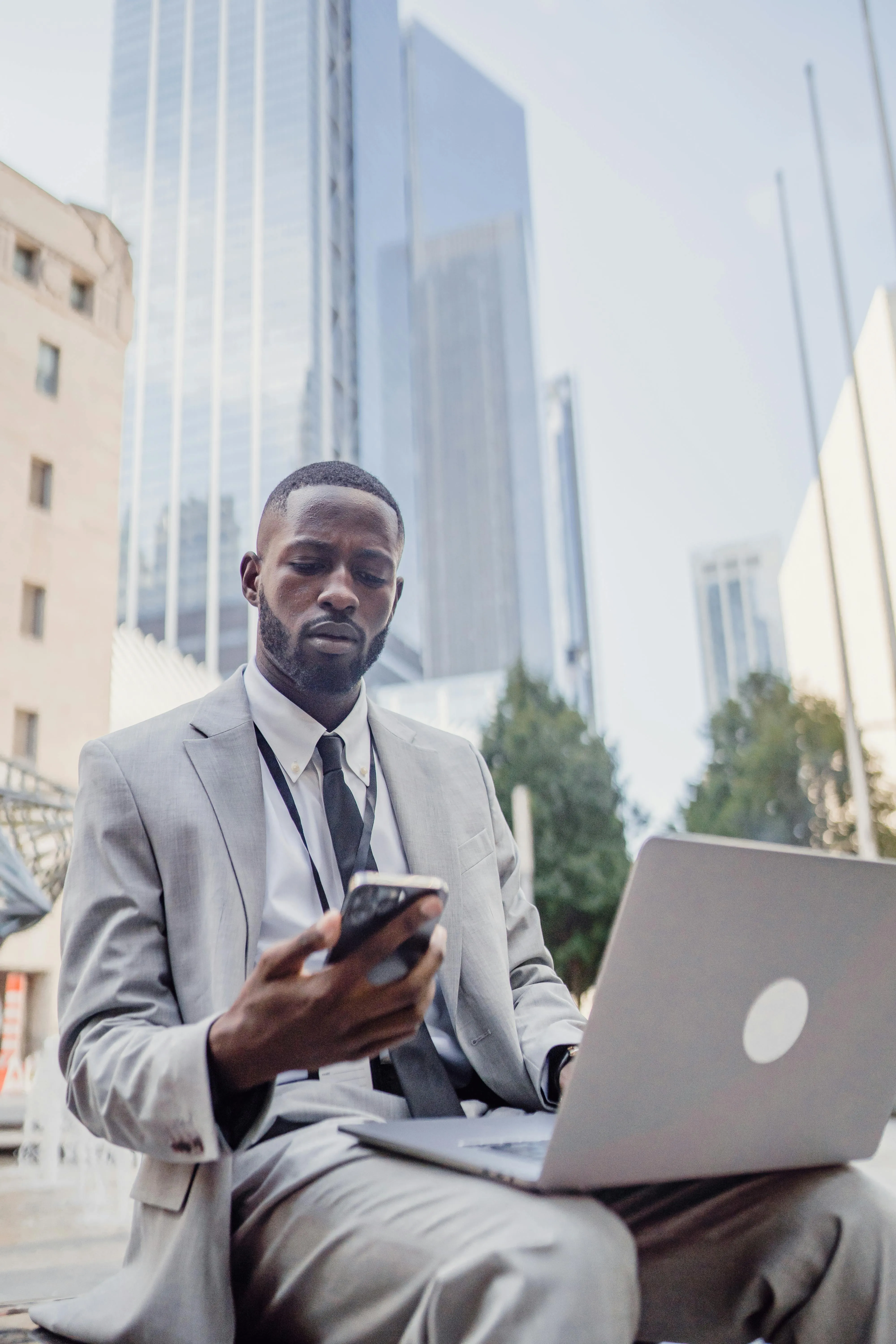finance-manager.webp do finance managers get commission